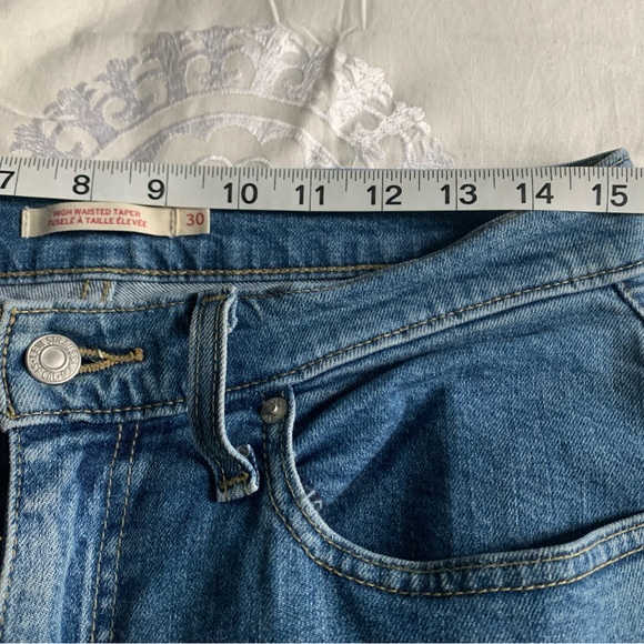 Levi’s High Waist Taper Jeans - Picture 5 of 6